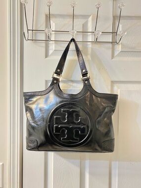 Tory Burch  Bombe tote, patent leather, 16 by 10 inches clean interior